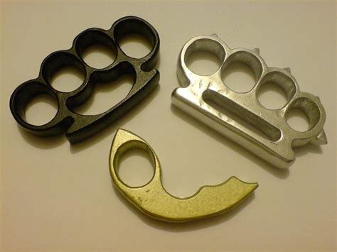 1 finger knuckle duster.